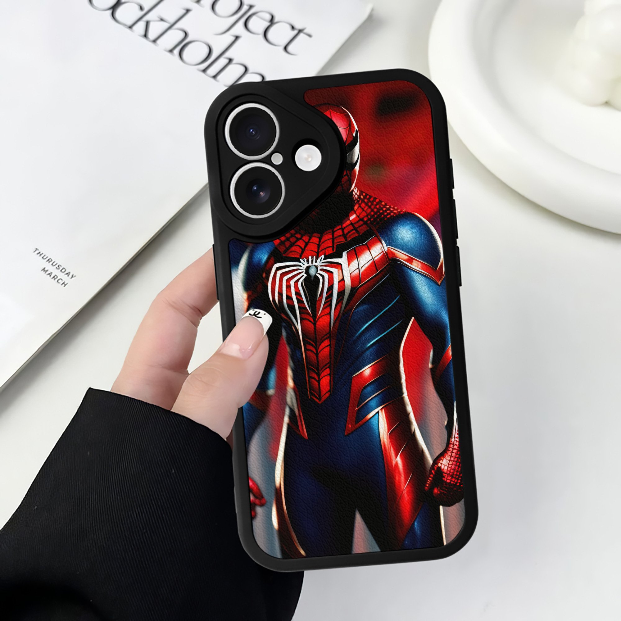 （画像用） Spider Man スパイダーマン 【iPhone 16シリーズ対応】シリコンスマホケース（レザー調） 材質：シリコン